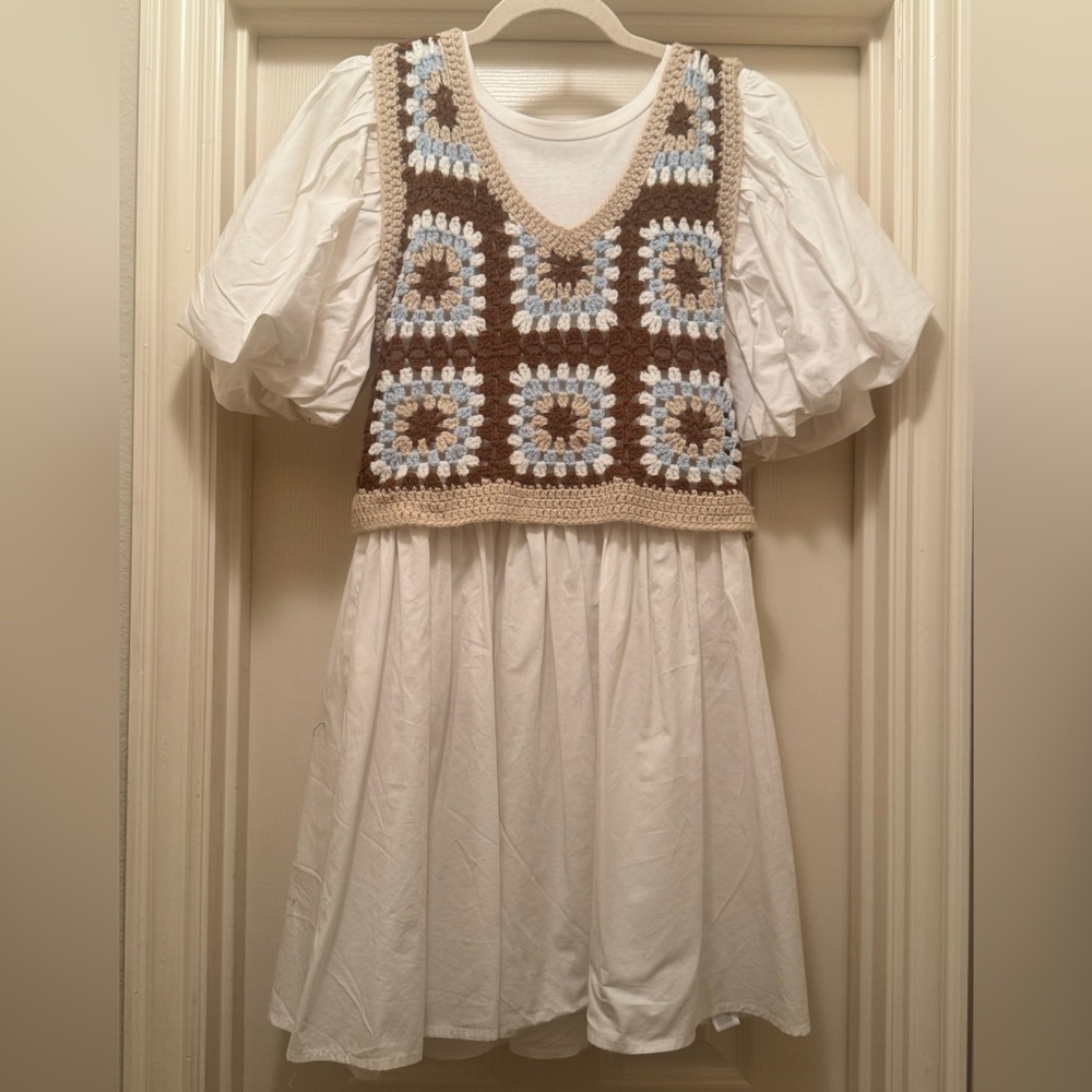 EUC En Saison Crochet Vest White Dress Mini Dress Size Medium